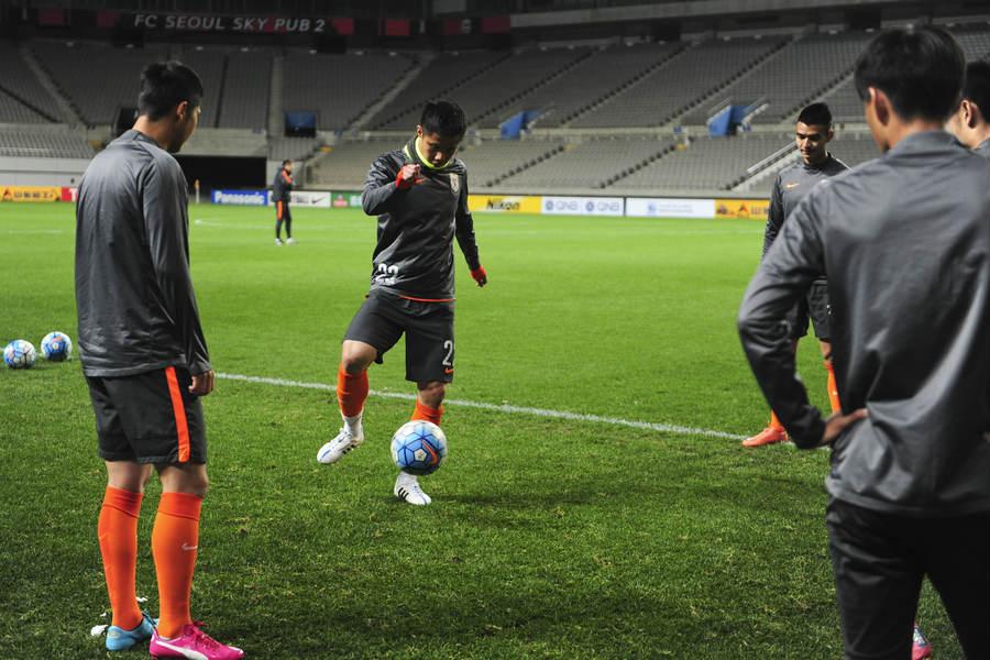 米兰收购最新动态，意想不到的足球缘分之旅启程