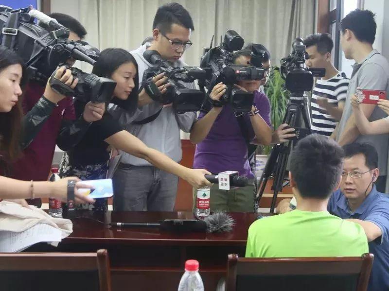 杭州大火最新资讯揭秘,巷弄深处的特色小店惊艳亮相!