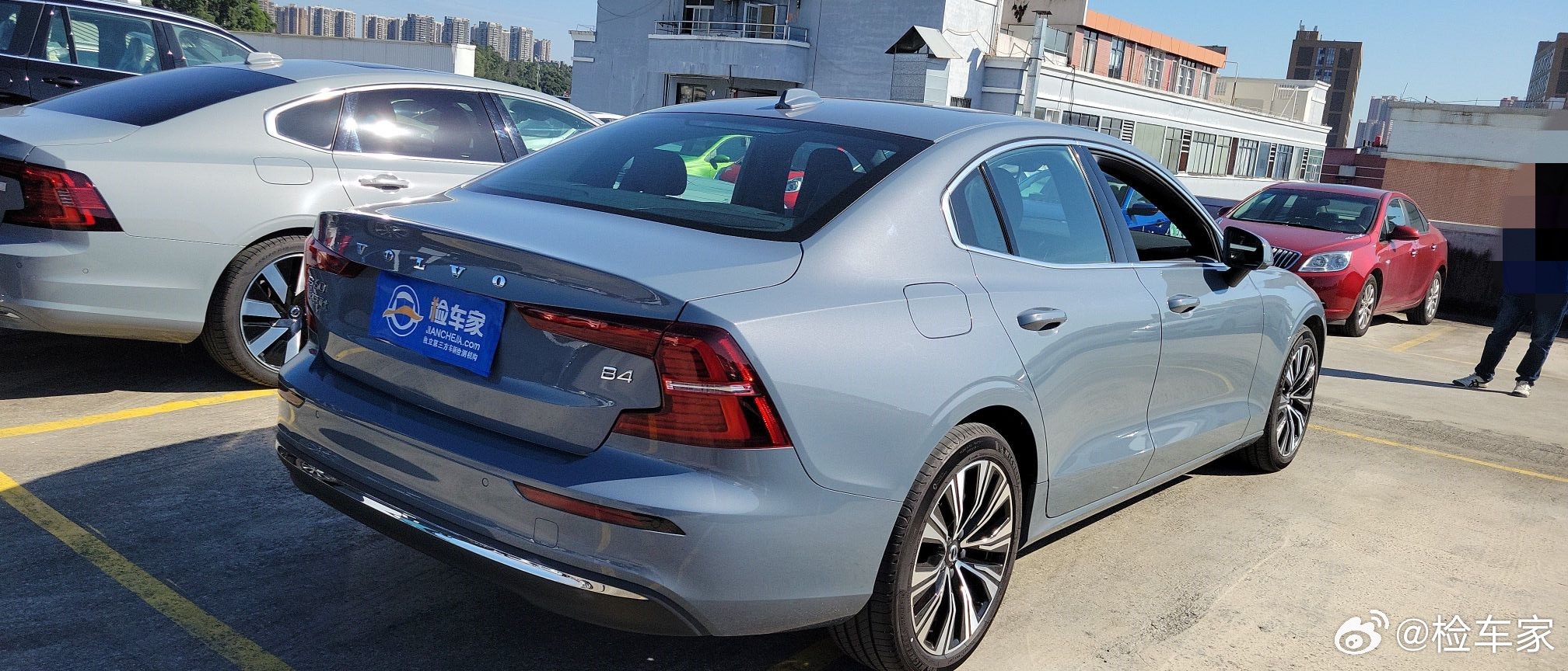 沃尔沃最新款轿车,小巷中的隐藏之宝亮相!