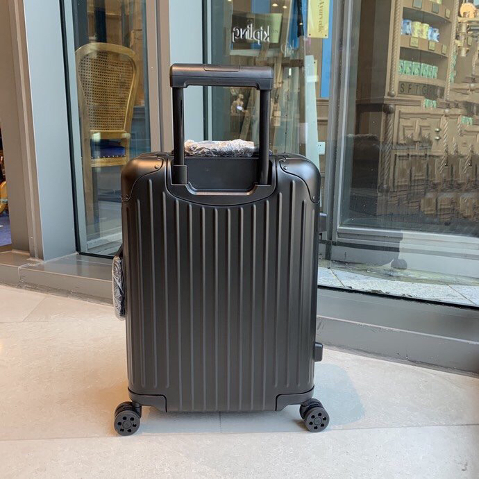 最新日默瓦,铸造传奇的历程与当代影响力