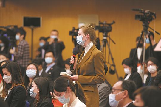 掌握国际传播的关键，电视台记者英语技能进阶之路