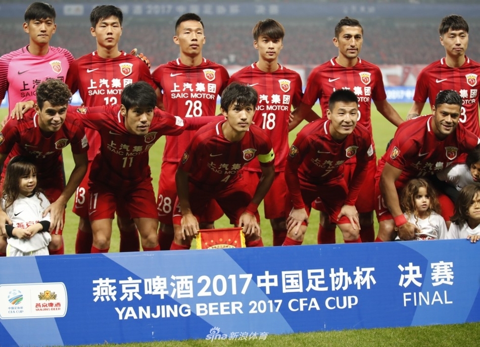 申花与上港赛场兄弟之争激烈对决展开!