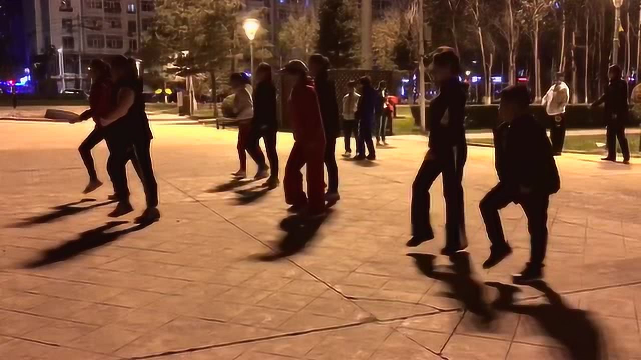 最新鬼步舞教程,自信跃动,舞出绚烂人生!