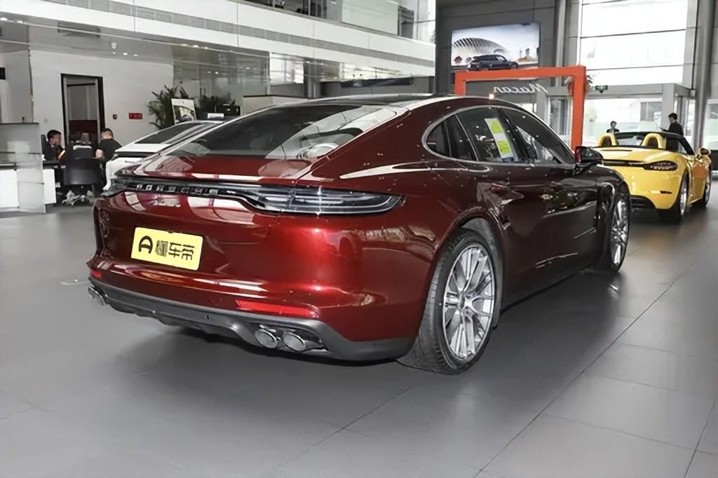 最新时尚设计掀起潮流风暴!