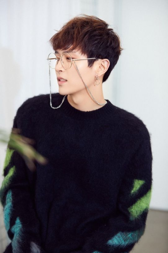 周升演员,自然美景中的心灵之旅