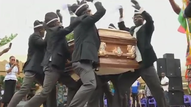 现代抬棺舞新潮,跃动中的自信与成就展现