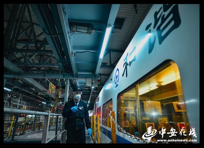 地勤最新动态揭秘,小明的机场奇遇之旅