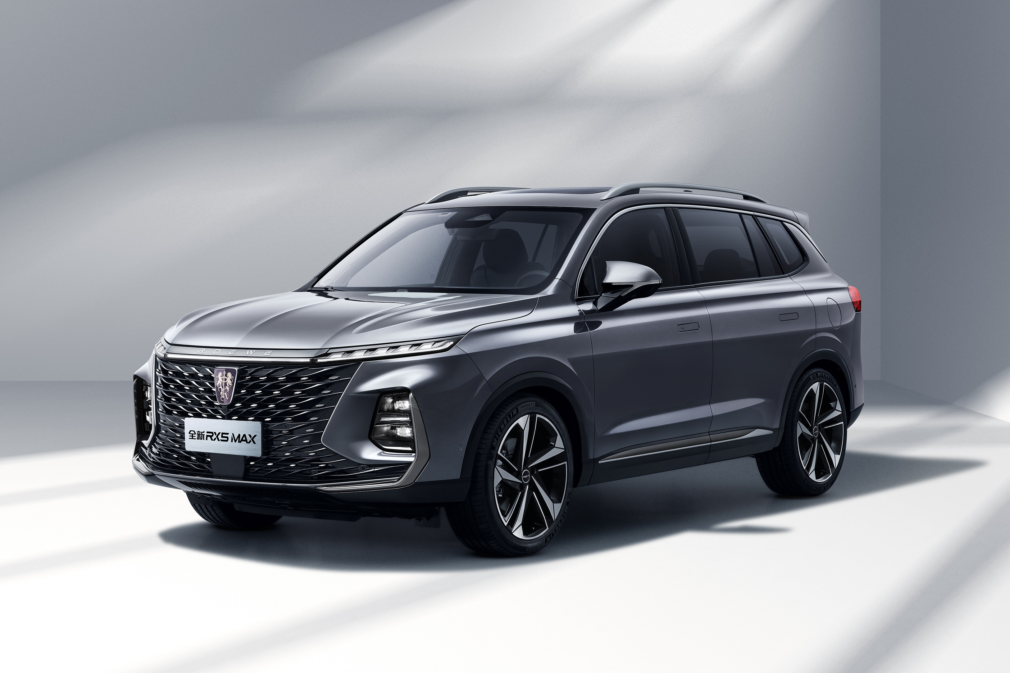 荣威全新SUV车型,自信成就之旅,驶向未来的探险家之选