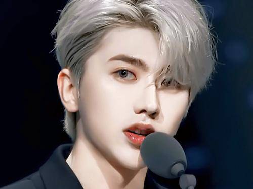 蔡徐坤,从平凡到一线之星的励志故事