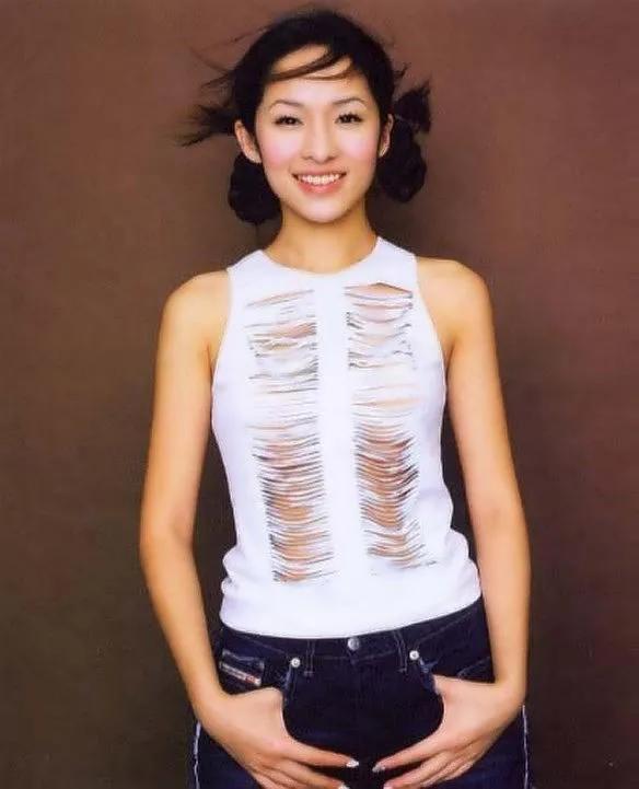 萧亚轩最新图片与小巷深处的特色小店探秘之旅