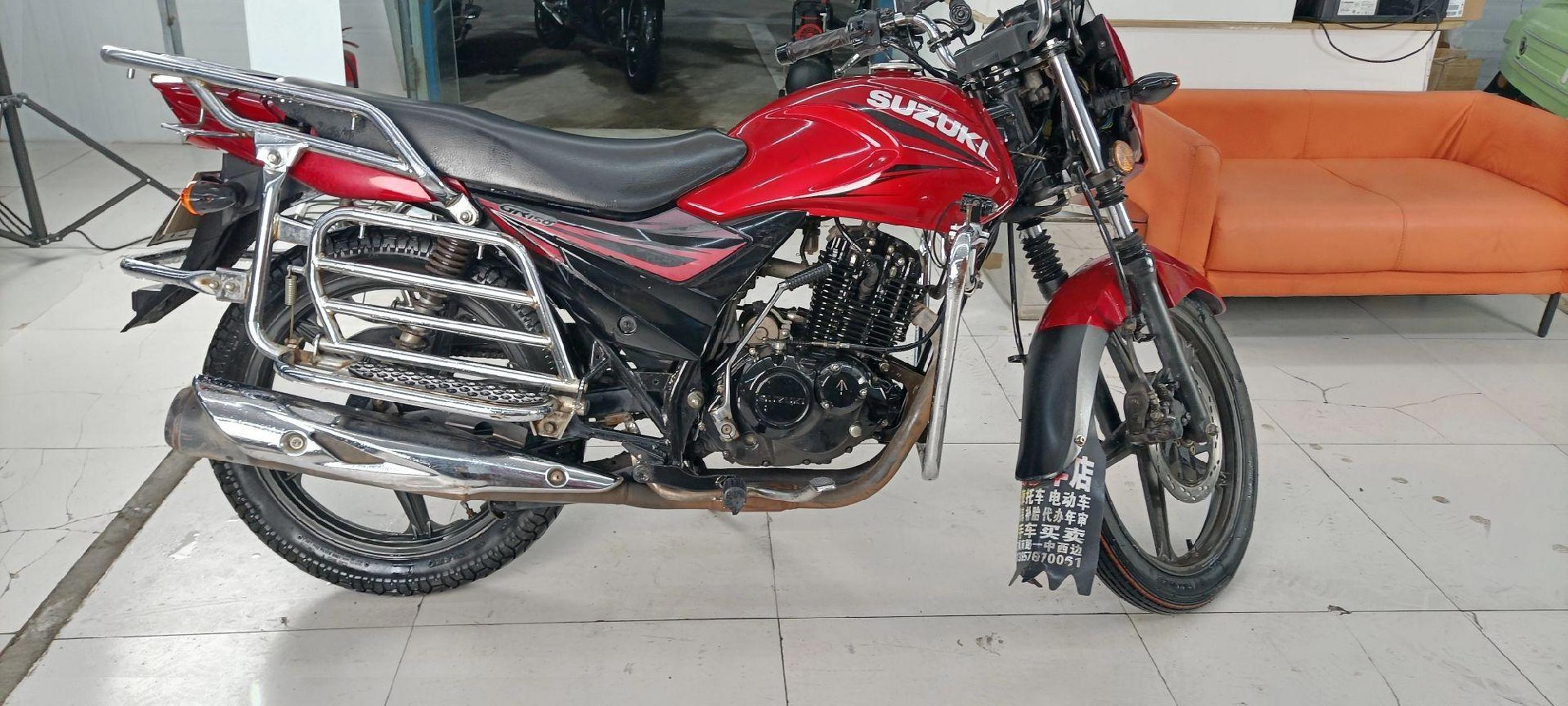 轻骑铃木150最新款,小巷中的隐藏之宝风采揭秘