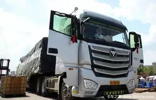 欧曼最新白色，小巷中的隐秘之美