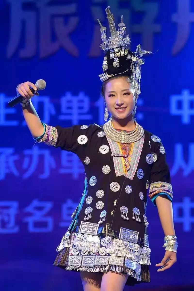 最新侗语歌曲,深情旋律,一曲传情