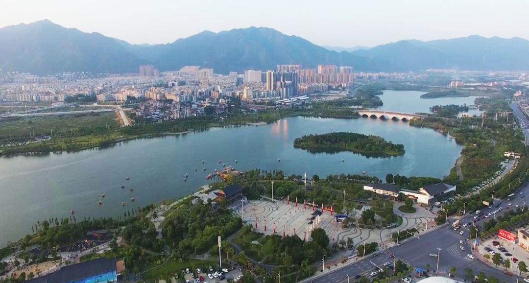 广东清远发展的双刃剑效应观点分析