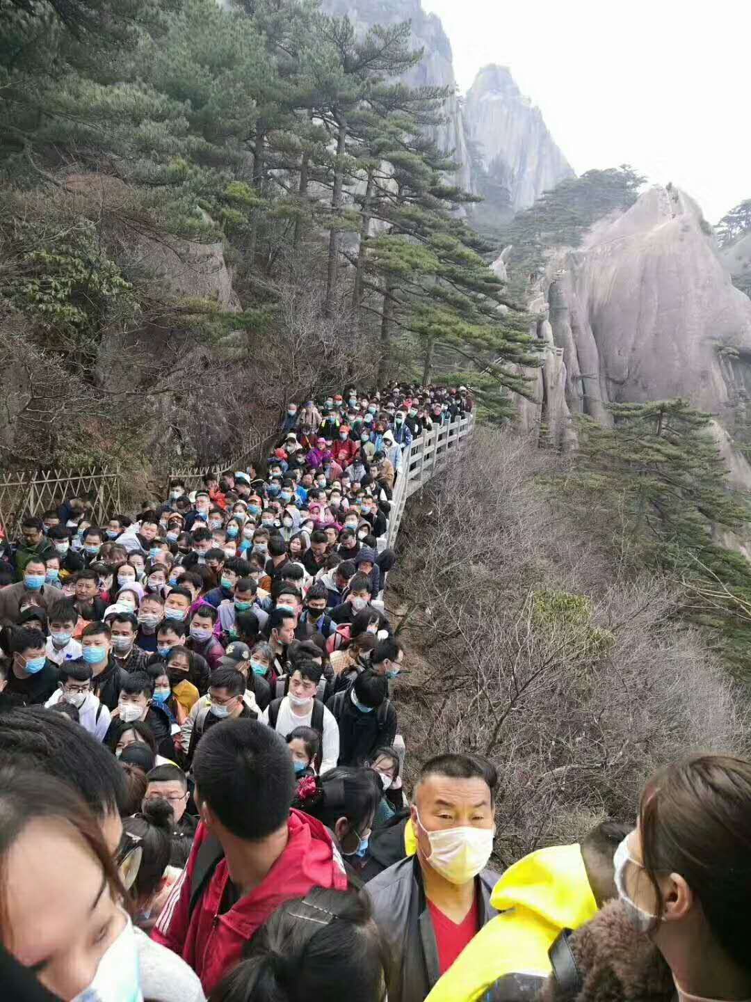 黄山疫情下的科技守护者，高科技产品的革新之旅