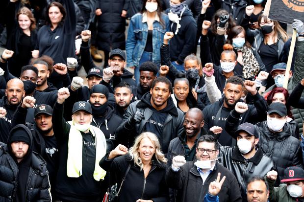 黑人抗议最新动态,巷弄深处的独特风情小店发声