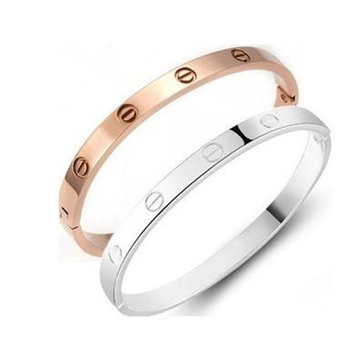 卡地亚手镯最新字印,小巷深处的珠宝秘境探索