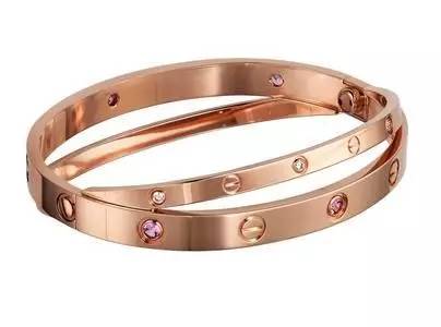 卡地亚手镯最新字印,小巷深处的珠宝秘境探索